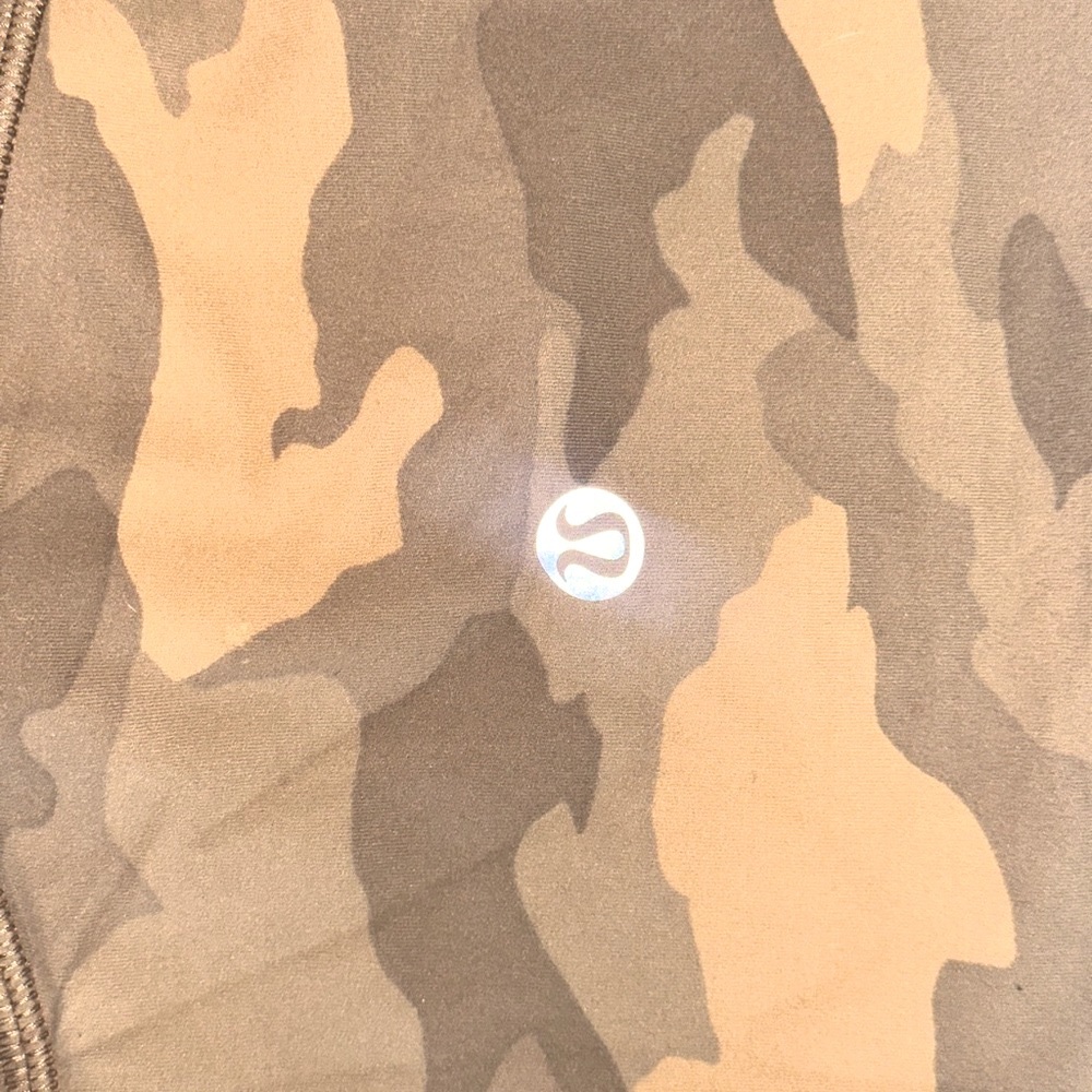 Lululemon aligns Heritage 365 Camo Beige Multi size 6 NWOT